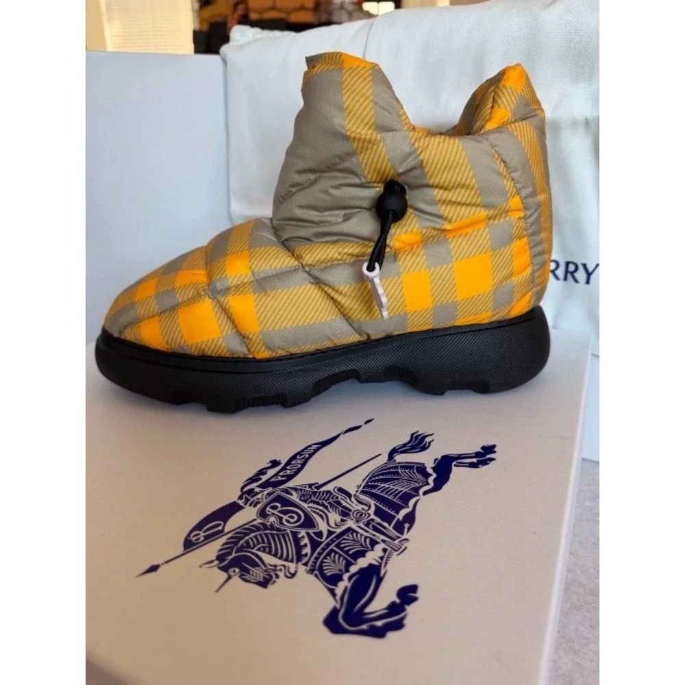 Burberry MEN'S Hunter Check Drawstring Pillow Padded Snow Boots, Sz‎ 42